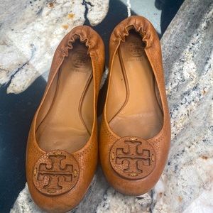 tory Burch ballet slipper size 7, camel color, good condi
